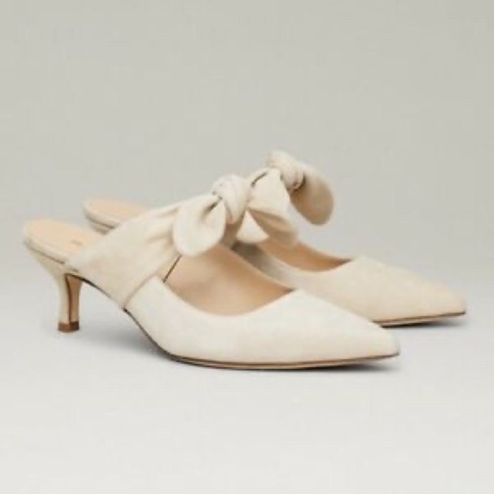 M.Gemi “the lasso” suede mules in oat creams